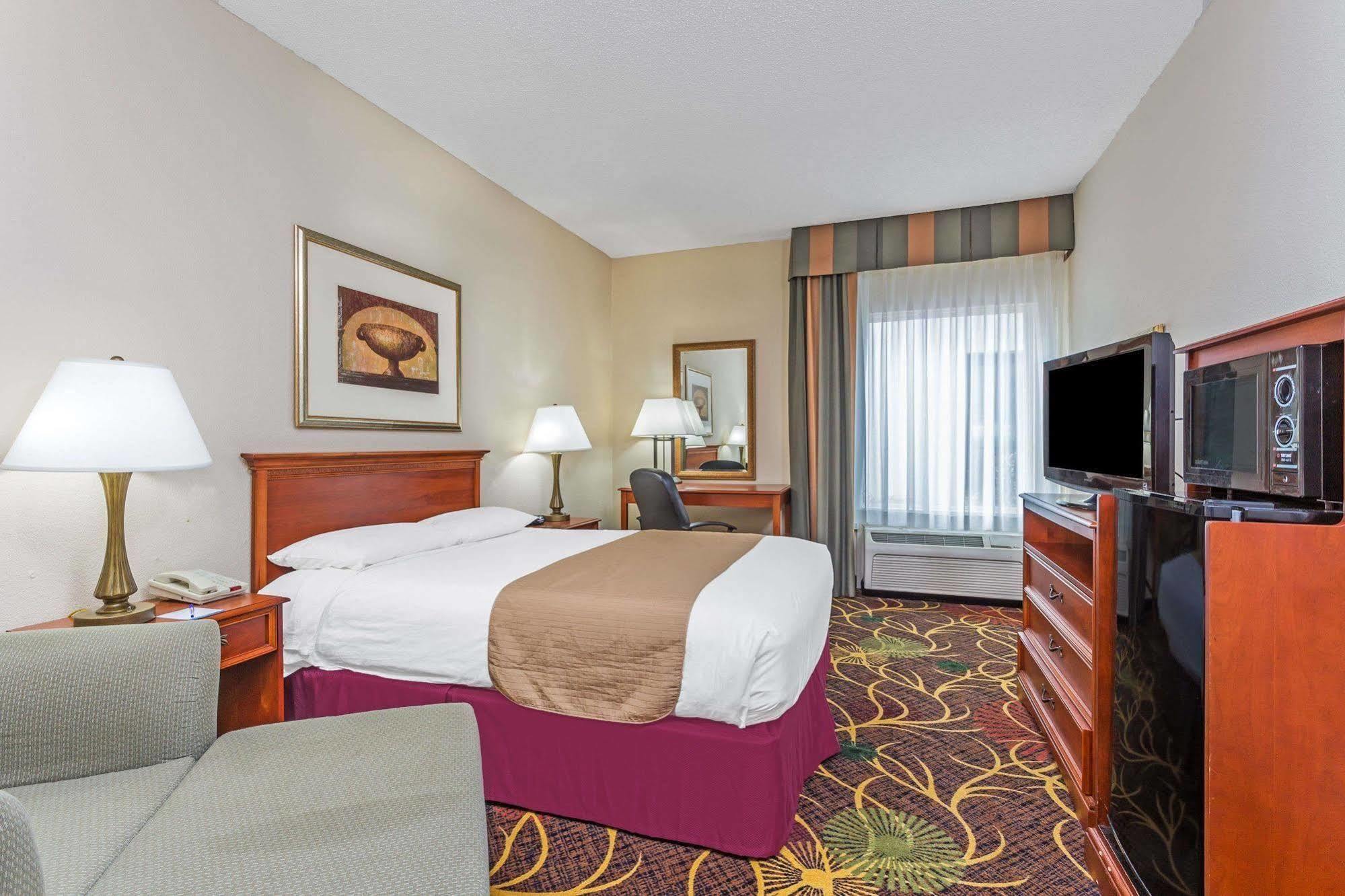 Hotel Baymont By Wyndham Cornelia Exteriér fotografie