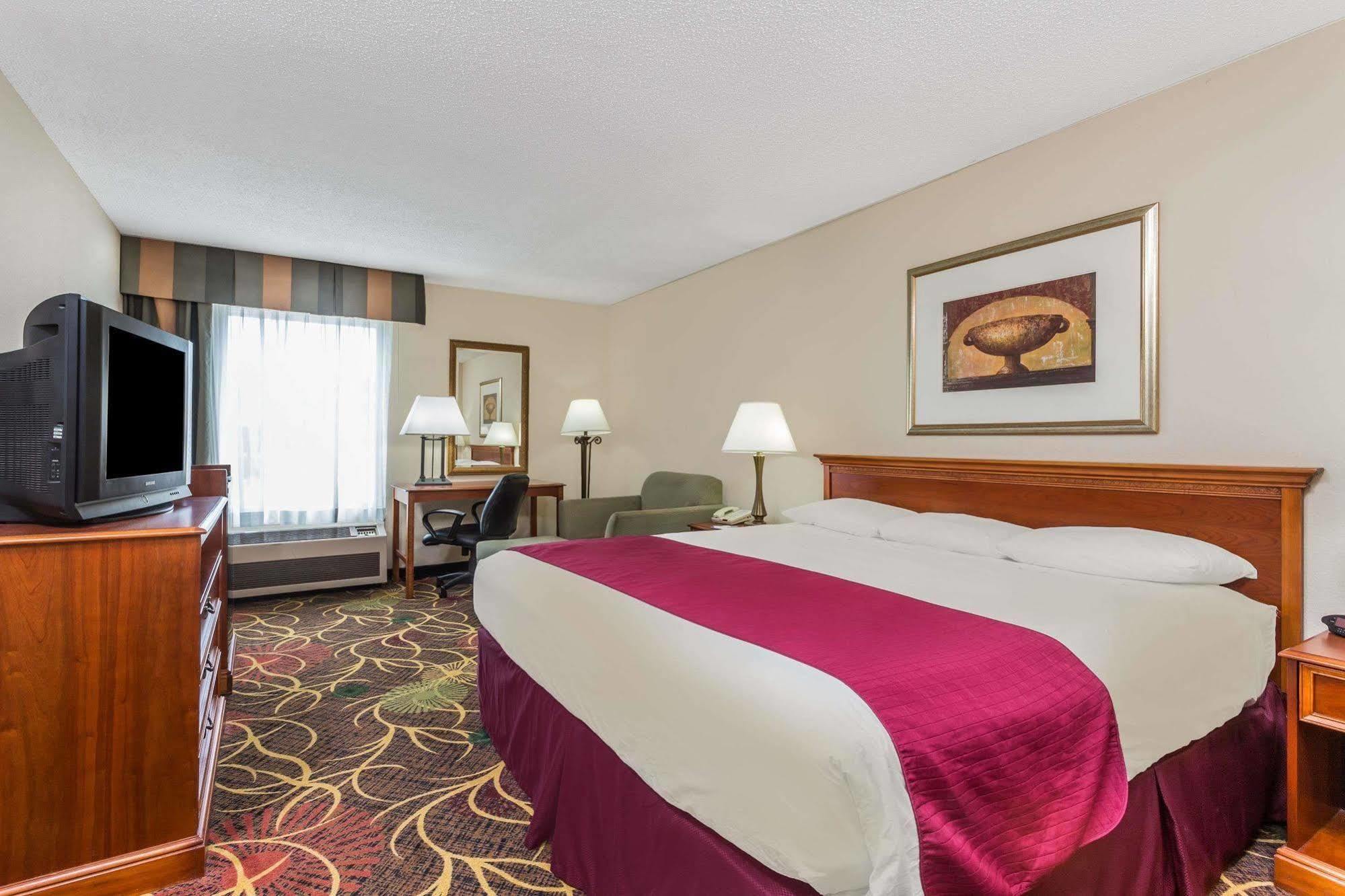 Hotel Baymont By Wyndham Cornelia Exteriér fotografie
