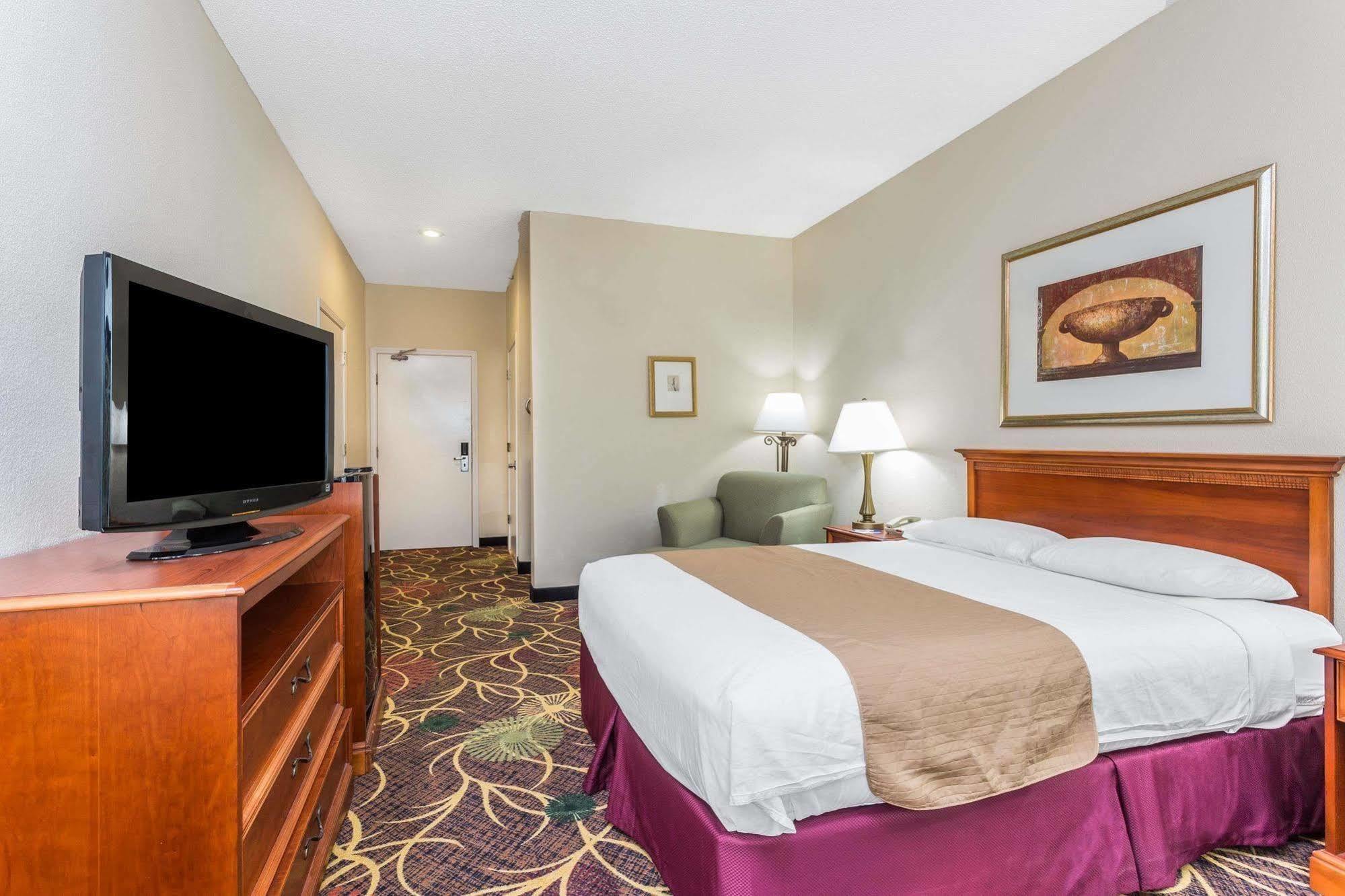 Hotel Baymont By Wyndham Cornelia Exteriér fotografie